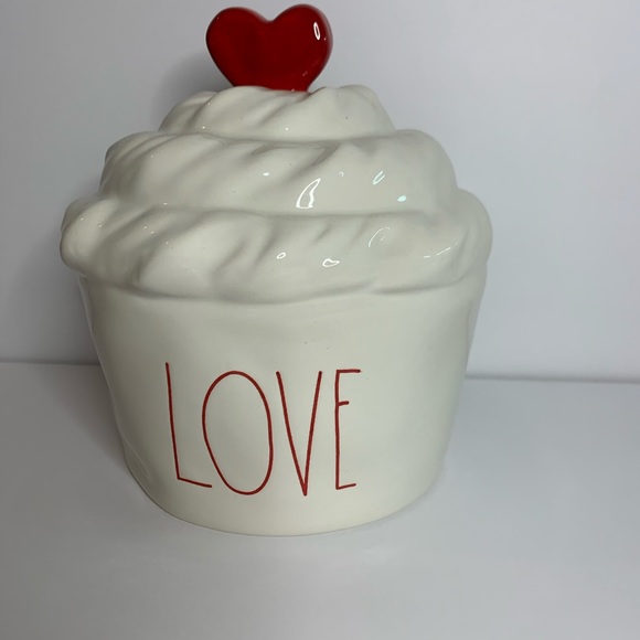 Rae Dunn LOVE cupcake
